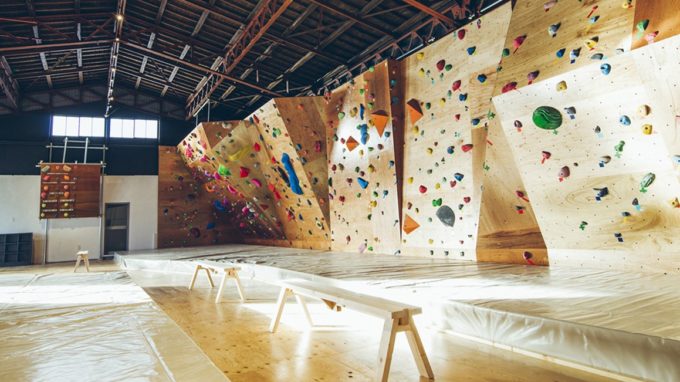 山形県のクライミング施設「ボルダリングハウス 358」